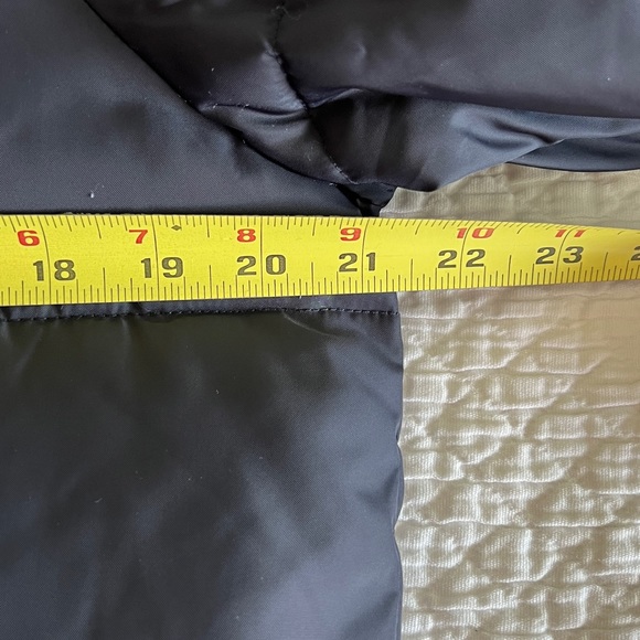 Brandy Melville John Galt Navy Cropped Puffer Jacket - Picture 7 of 7